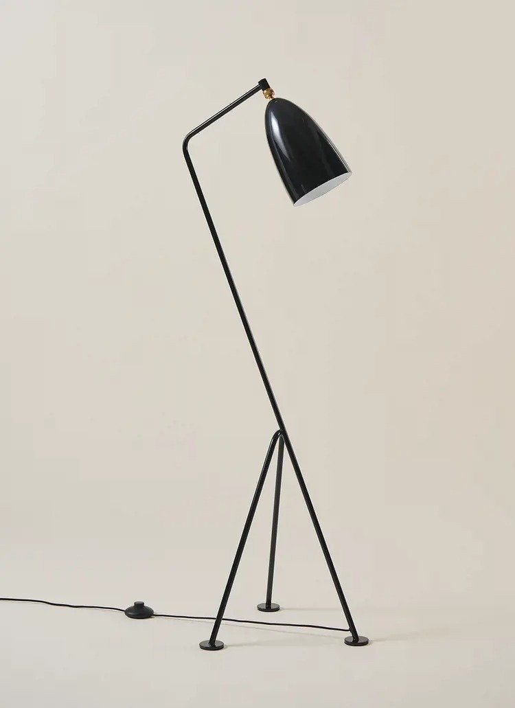 GUBI Gräshoppa Floor Lamp - Stehlampe - Black Glossy--7