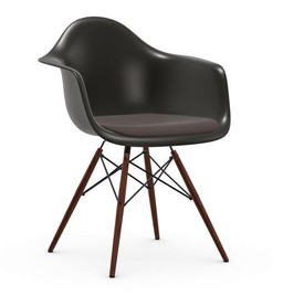 Vitra DAW Eames Plastic Armchair - Holzbeine Ahorn dunkel - tiefschwarz - Sitzpolster Hopsak kastanie/moorbraun--17