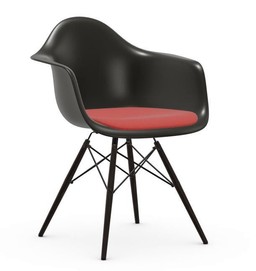 Vitra DAW Eames Plastic Armchair, Holzbeine Ahorn schwarz - tiefschwarz - Sitzpolster Hopsak koralle/poppyred--16