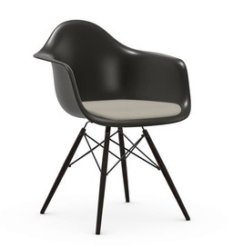Vitra DAW Eames Plastic Armchair, Holzbeine Ahorn schwarz - tiefschwarz - Sitzpolster Hopsak warmgrey/elfenbein--17